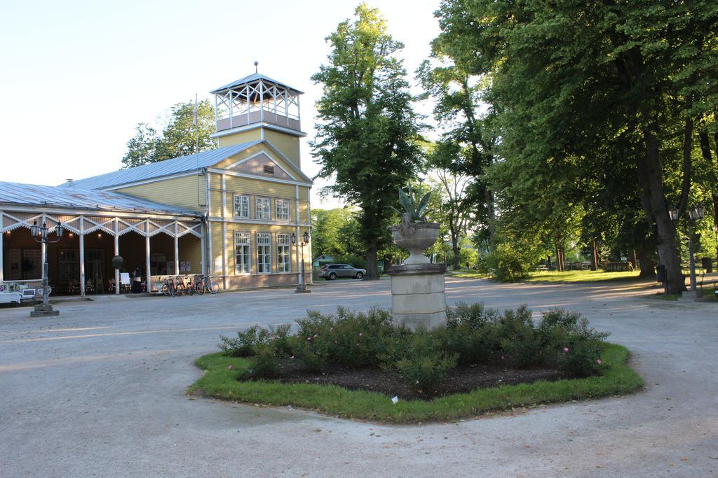 Long Holiday Apartment Kuressaare Exterior photo
